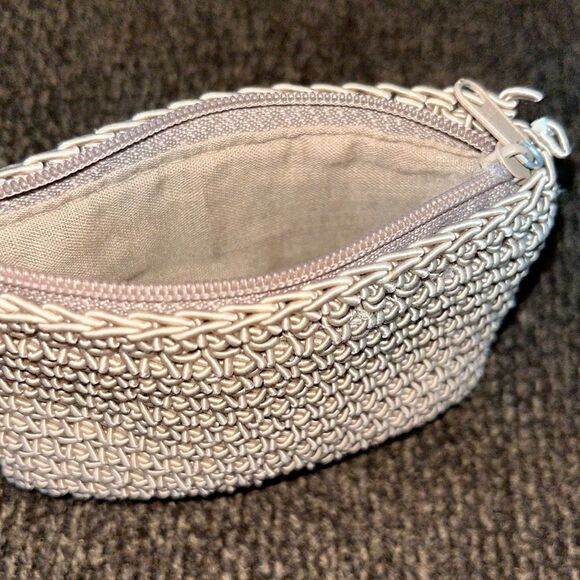 Frankie and Johnnie Textured Tan/beige Knitted Crossbody with Matching Wallet - Picture 10 of 10